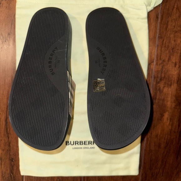 Burberry Slides - Picture 3 of 6